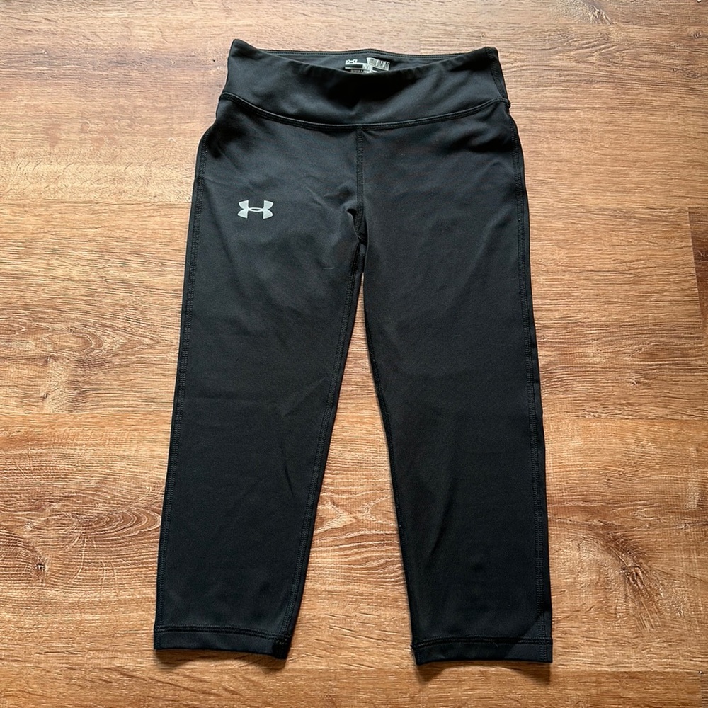 Girls Under Armour Capri. Size YMD.
